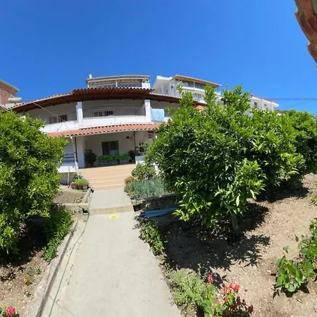 Eljudi House Apartmán *