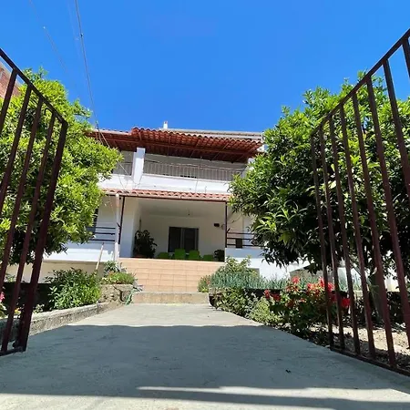Apartment Eljudi House *