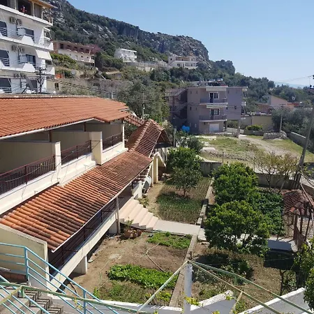 Apartment Eljudi House